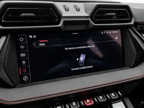 Used 2025 Lamborghini Urus SE AWD/4WD image 81