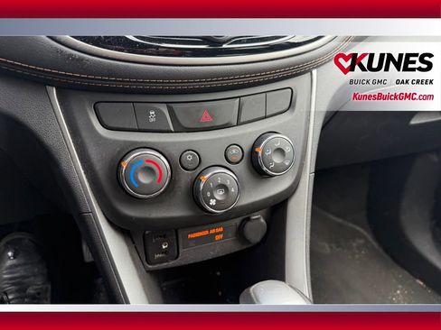 Used 2019 Chevrolet Trax LT w/ LT Convenience Package AWD/4WD image 20