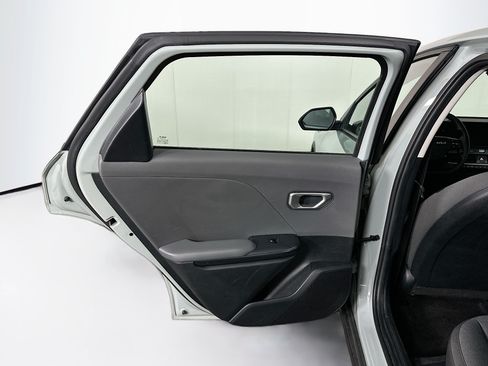 Used 2025 Kia K4 FWD image 25