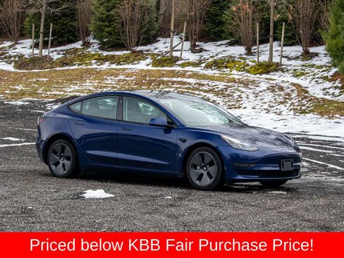 Used 2022 Tesla Model 3 Standard Range image 11