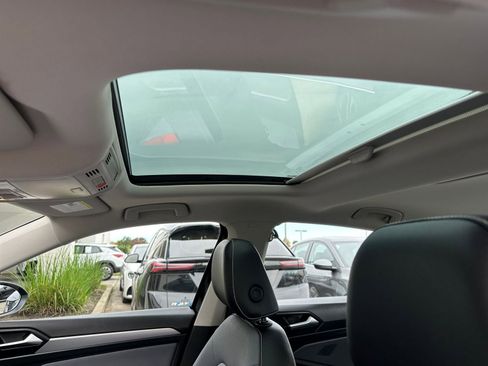 Used 2025 Volkswagen Jetta SE image 29