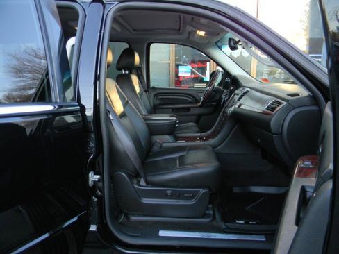 Used 2014 Cadillac Escalade Premium image 14