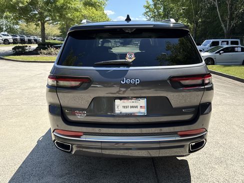 Used 2022 Jeep Grand Cherokee L Summit w/ Advanced Protech Group IV AWD/4WD image 6