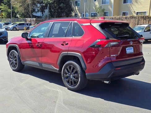 Used 2019 Toyota RAV4 LE FWD image 15