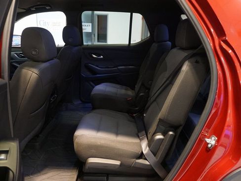 Certified 2023 Chevrolet Traverse LT w/ Rear Camera Mirror Package image 11