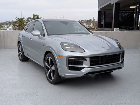 New 2025 Porsche Cayenne Turbo image 7