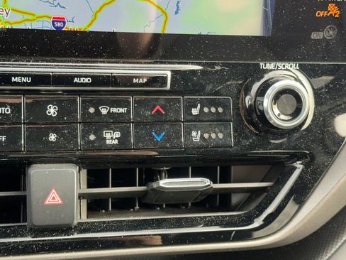 Used 2022 Toyota Highlander Limited image 30