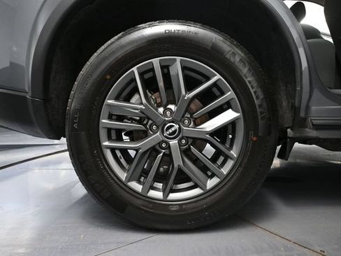 Used 2024 Nissan Rogue S FWD image 14