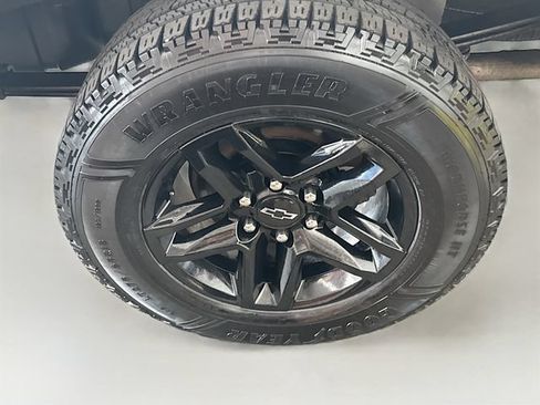 Used 2019 Chevrolet Silverado 1500 LT Trail Boss AWD/4WD image 31