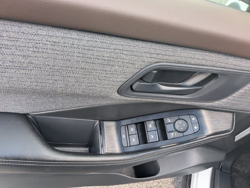Used 2022 Nissan Rogue S AWD/4WD image 9