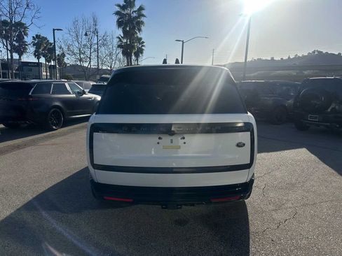 Used 2023 Land Rover Range Rover SE image 4