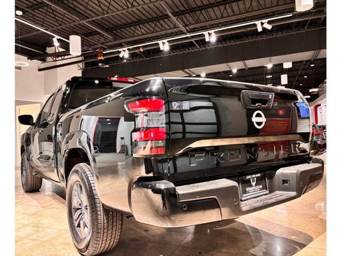 Used 2025 Nissan Frontier SV image 17