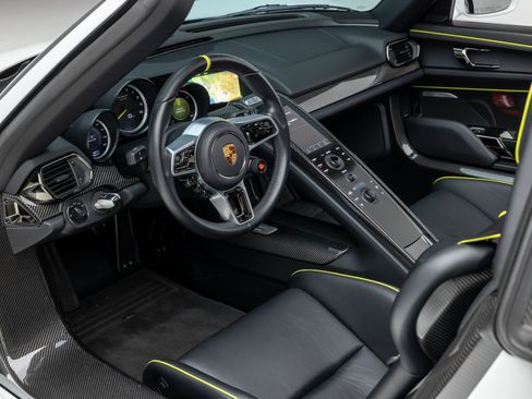 Used 2015 Porsche 918 Spyder AWD/4WD image 30