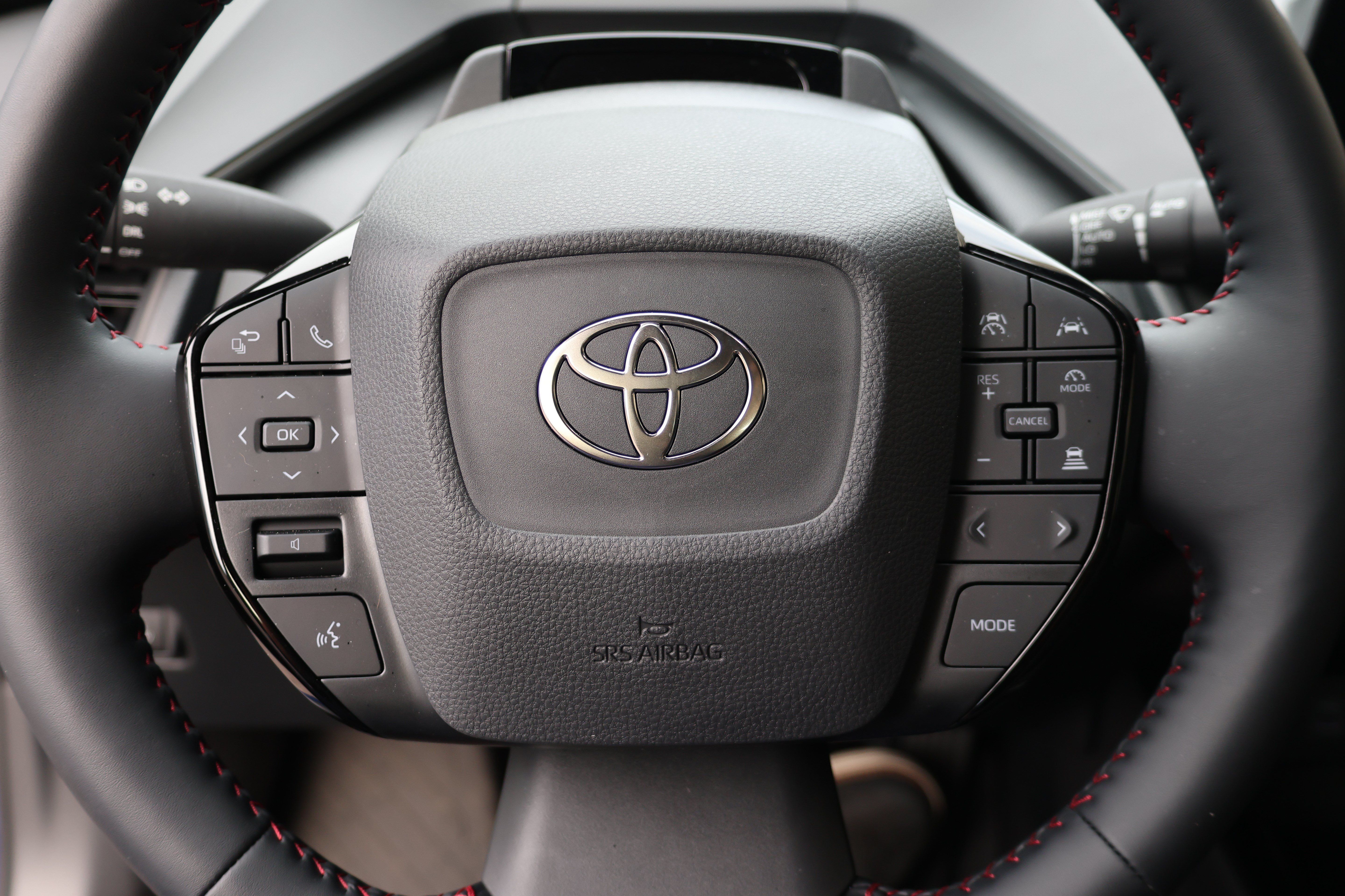 Certified 2026 Toyota Prius Plug-In Hybrid FWD image 25