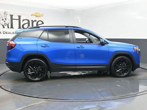 Used 2024 GMC Terrain SLE w/ Driver Convenience Package image 32