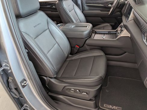 Used 2023 GMC Yukon XL Denali image 22
