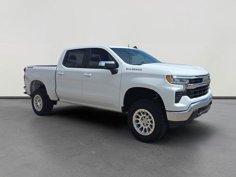 Used 2024 Chevrolet Silverado 1500 LT AWD/4WD image 7