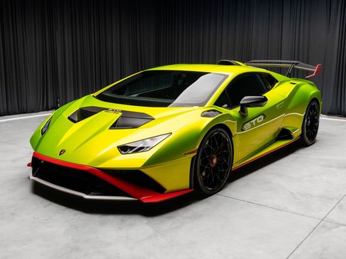 Used 2021 Lamborghini Huracan STO RWD image 27