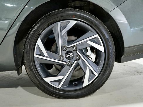 Used 2025 Hyundai Elantra SEL image 31