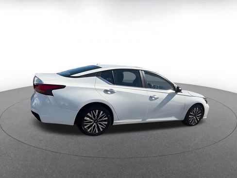 Used 2025 Nissan Altima 2.5 SV FWD image 7