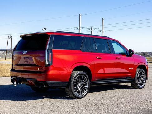 Used 2023 Cadillac Escalade ESV V image 7