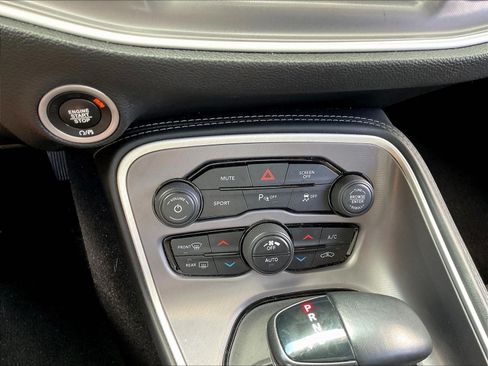 Used 2022 Dodge Challenger SXT w/ Driver Convenience Group AWD/4WD image 15