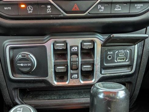 Used 2020 Jeep Gladiator Overland image 15
