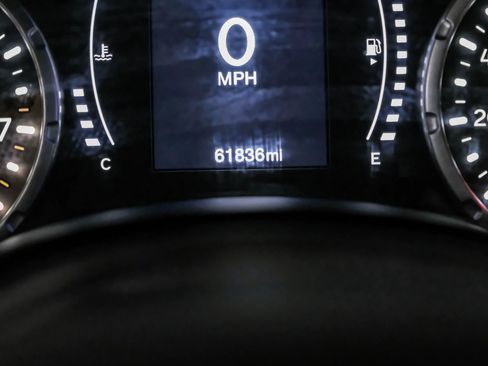 Used 2017 Jeep Renegade Altitude AWD/4WD image 20