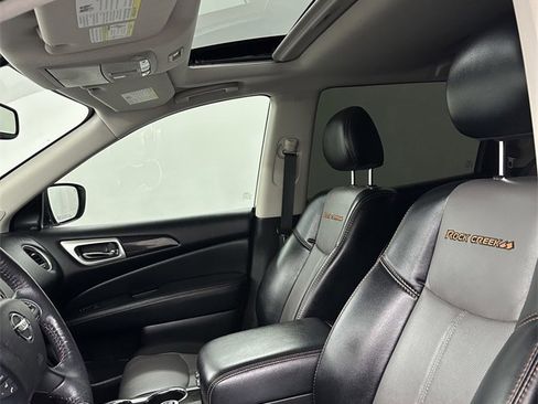 Used 2020 Nissan Pathfinder SL image 12