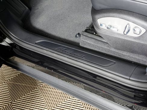 Certified 2026 Porsche Macan AWD/4WD image 18