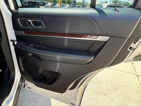Used 2018 Ford Explorer Platinum AWD/4WD image 16