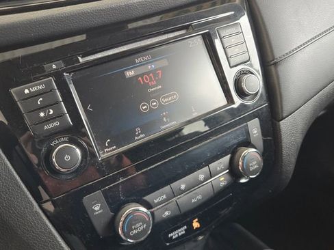 Used 2019 Nissan Rogue SV AWD/4WD image 26