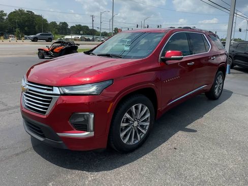 Certified 2023 Chevrolet Traverse Premier FWD image 4
