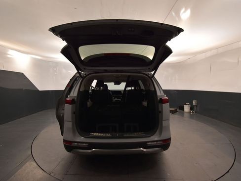 Certified 2023 Kia Carnival SX image 12