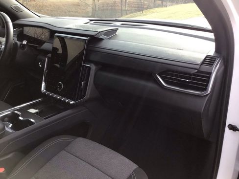 Used 2025 GMC Acadia Elevation image 27