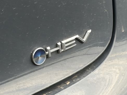 Certified 2025 Toyota Prius LE FWD image 5