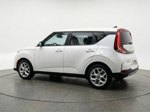 Used 2025 Kia Soul LX w/ LX Technology Package image 6