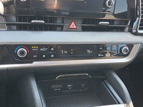 Used 2025 Kia Sportage LX image 15
