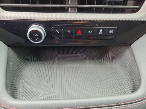 Used 2025 Ford Explorer Active RWD image 35