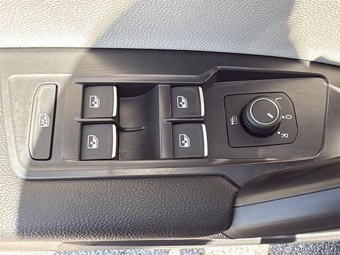 Used 2021 Volkswagen Tiguan SE R-Line image 28