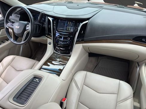 Used 2020 Cadillac Escalade Premium Luxury AWD/4WD image 24