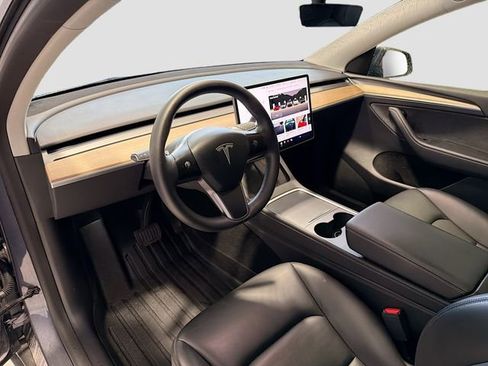 Used 2023 Tesla Model Y Long Range image 9