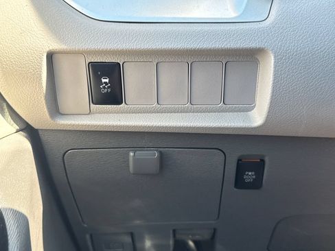 Used 2018 Toyota Sienna LE AWD/4WD image 32