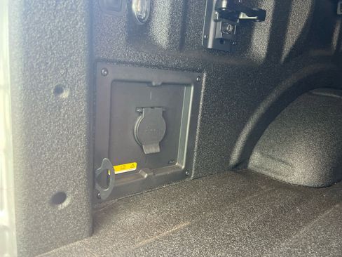 Used 2021 Ford F150 Lariat image 12