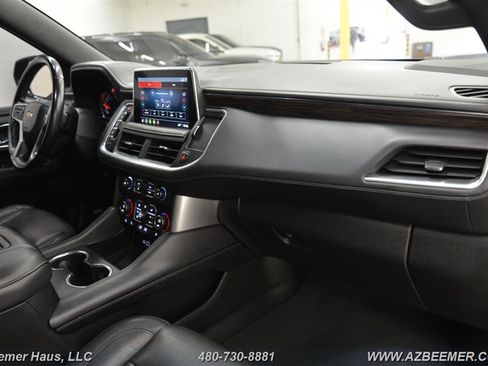 Used 2021 Chevrolet Suburban LT RWD image 18