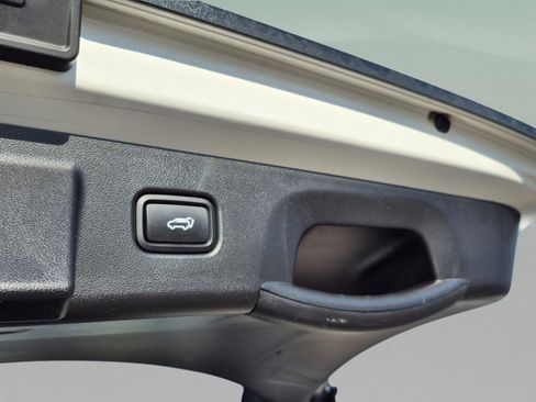 Certified 2023 Hyundai Tucson Limited AWD/4WD image 10