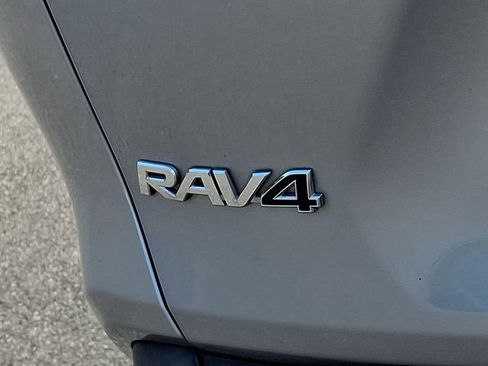 Used 2019 Toyota RAV4 LE w/ All Weather Liner Package AWD/4WD image 34