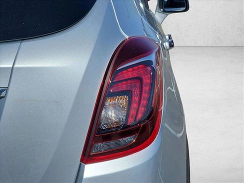 Used 2021 Buick Encore Preferred FWD image 14