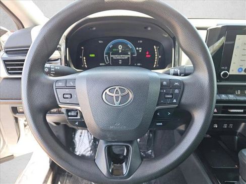 Used 2025 Toyota Camry SE FWD image 13