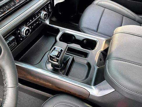 Certified 2024 GMC Sierra 1500 SLT image 16